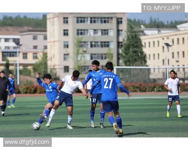 足球明星大学生的成长之路与校园生活的精彩瞬间