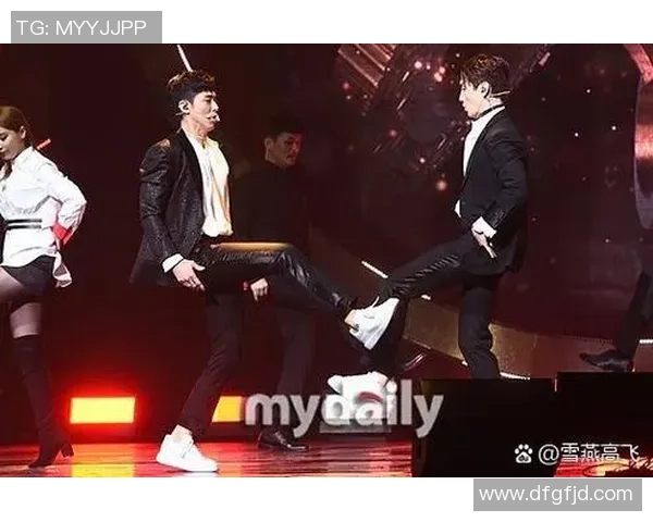 中国明星与足球明星的跨界合作盛宴引发热议与关注